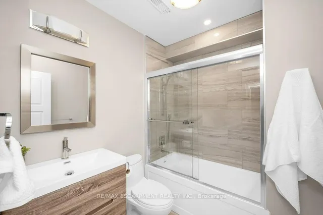 Additional image 36 of 820 Cosburn Ave