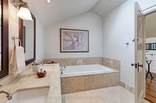 Additional image 28 of 231 Grenview Blvd