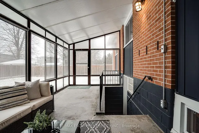 Additional image 44 of 157 LAURIER Ave