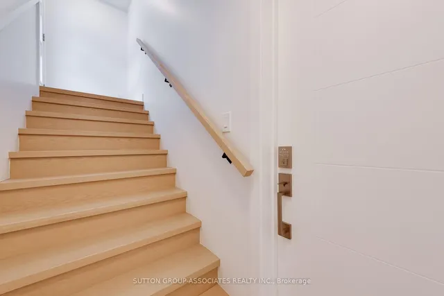 Additional image 35 of 33 Lanark Ave