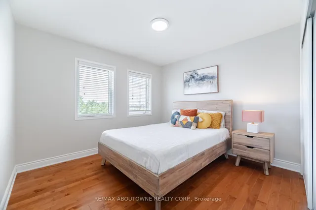 Additional image 33 of 1046 Holdsworth Cres