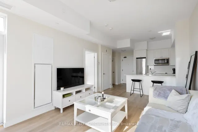 Additional image 7 of 600 North Service Rd Unit 619