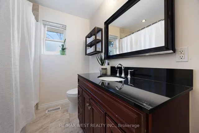 Additional image 19 of 588 Hyacinthe Blvd