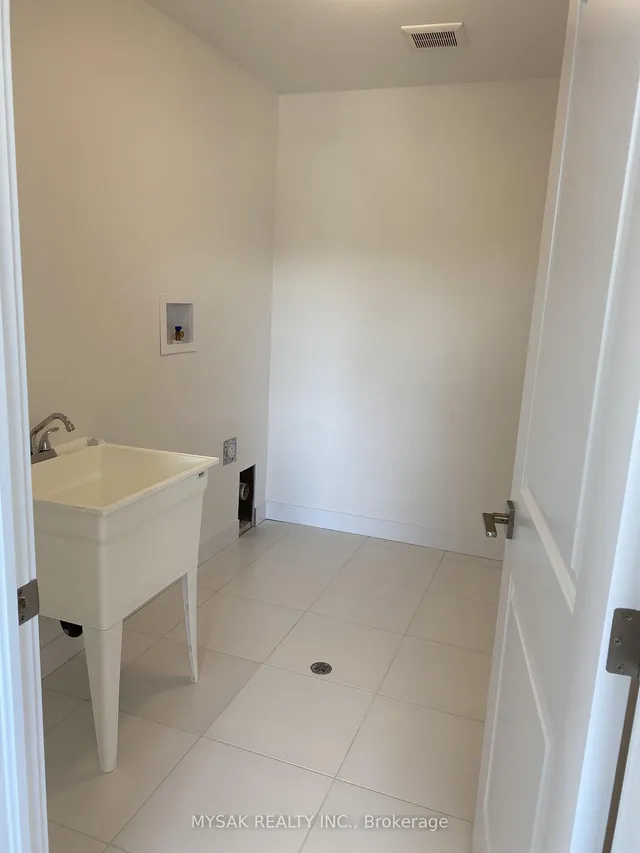 Additional image 12 of 166 Mount Albion Rd Unit 13