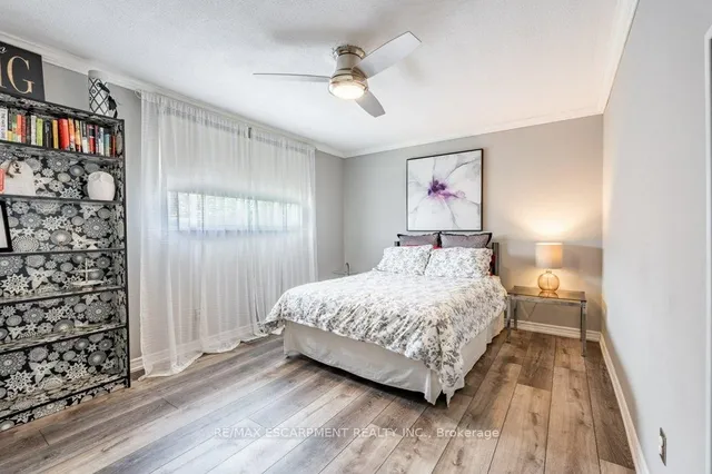 Additional image 25 of 14 Twin Crt