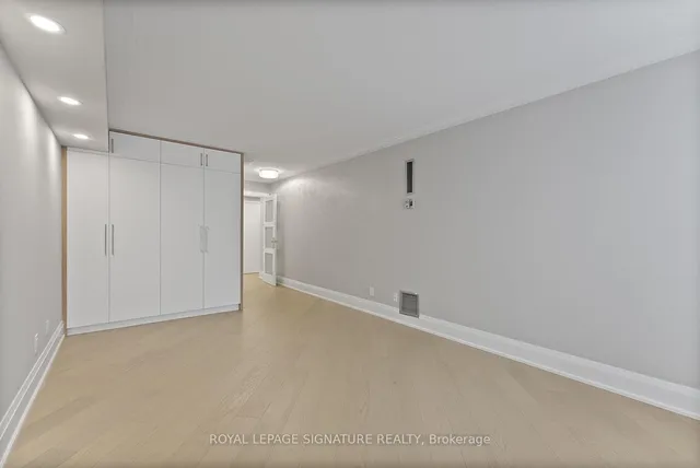 Additional image 27 of 77 Carlton St Unit 406