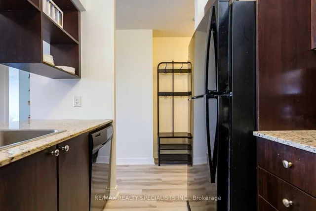 Additional image 3 of 151 Village Green Sq Unit 2710