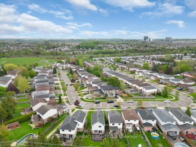 Additional image 41 of 102 Northmanor Cres