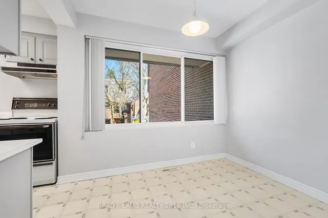 Additional image 8 of 70 Castlebury Cres Unit 8