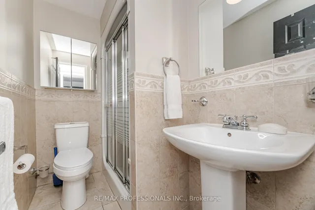 Additional image 34 of 52 Lorraine Cres