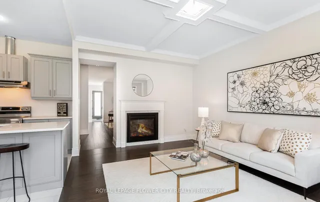 Additional image 11 of 25 Icon St