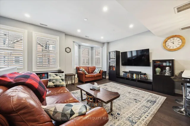 Additional image 7 of 760 Lawrence Ave Unit 61