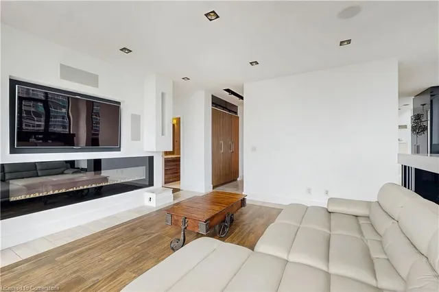 Additional image 6 of 2121 Lake Shore Blvd Unit UPH2701