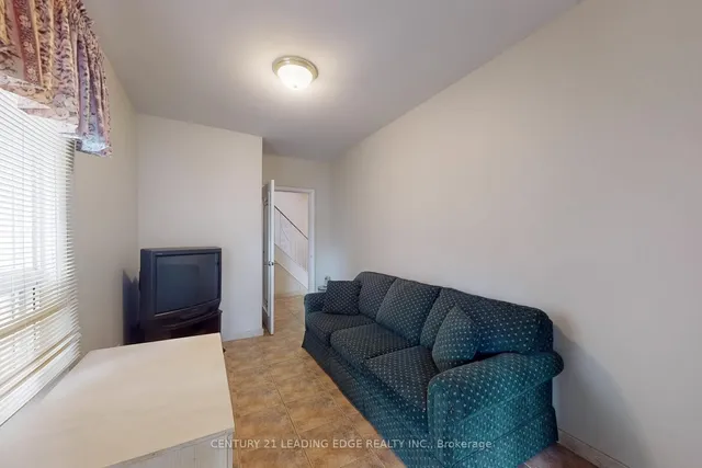 Additional image 10 of 34 CHISHOLM Ave