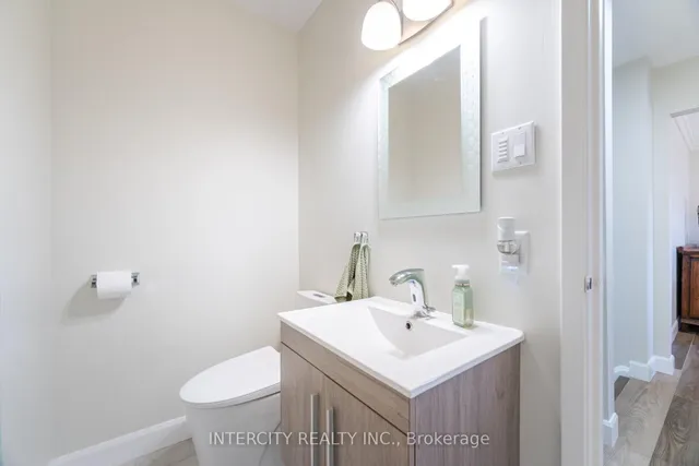 Additional image 21 of 35 Lower Canada Cres