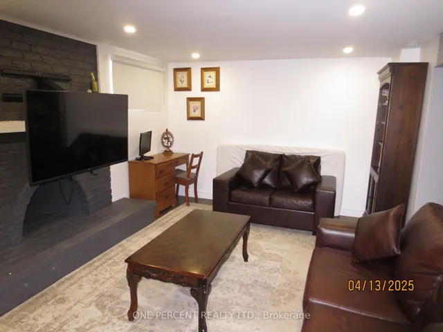 Additional image 33 of 39 Decarie Circ