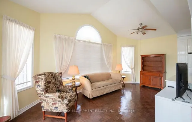 Additional image 21 of 91 Silverbirch Blvd