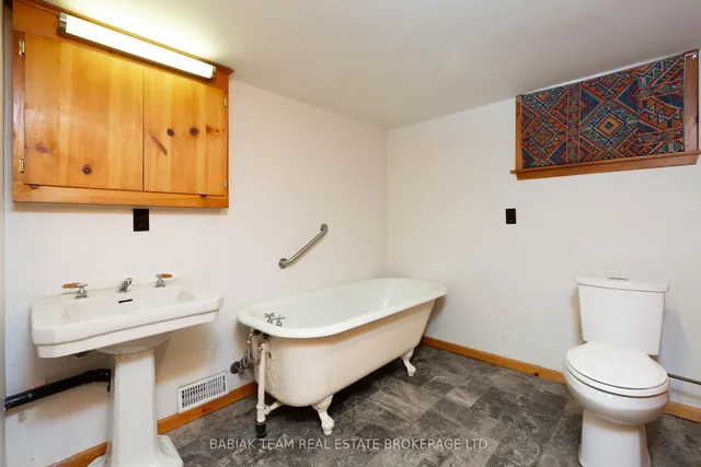 Additional image 17 of 1372 Islington Ave