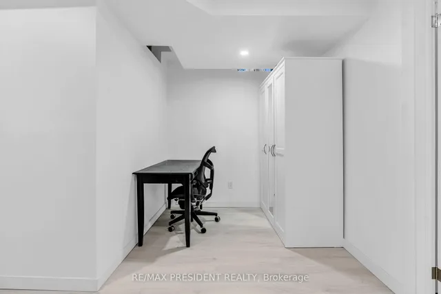 Additional image 39 of 994 Ledbury Cres