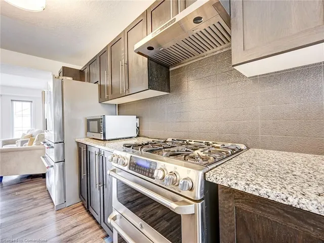 Additional image 23 of 224 Thomas Slee Dr