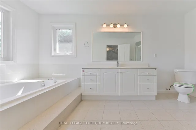 Additional image 24 of 2216 Dunvegan Ave