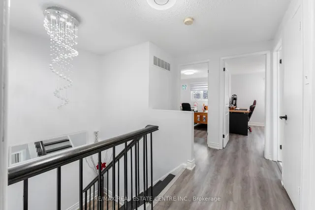 Additional image 29 of 44 Abelard Ave