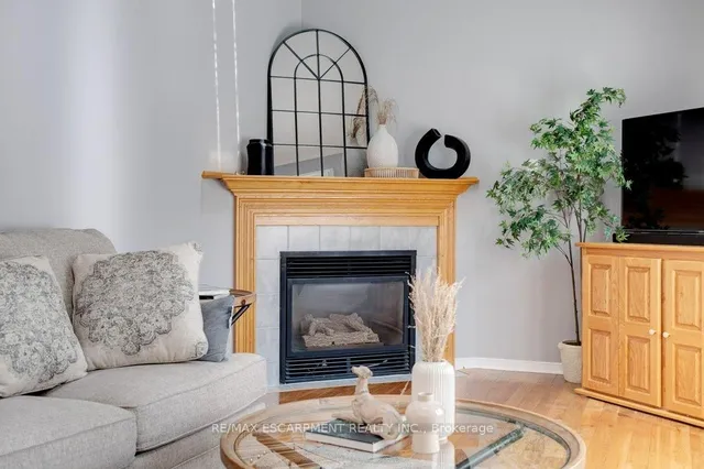 Additional image 16 of 137 Claudette Gate