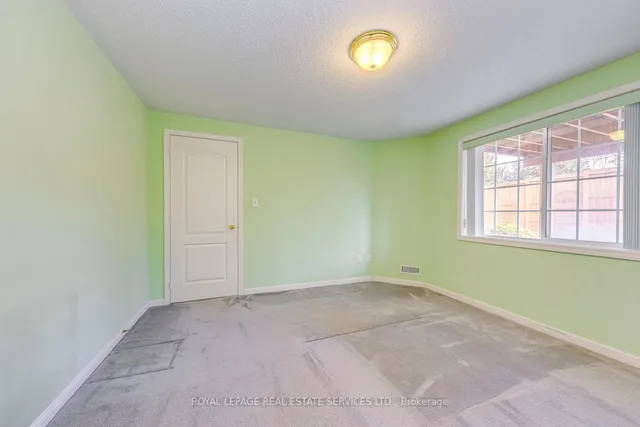 Additional image 36 of 1652 Allan Cres