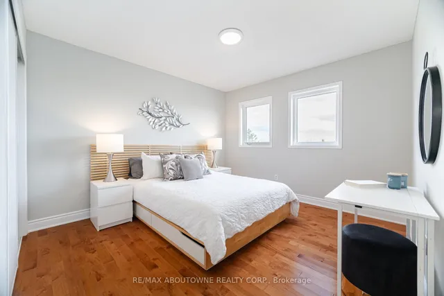 Additional image 32 of 1046 Holdsworth Cres