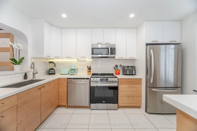 Additional image 13 of 165 Islington Ave