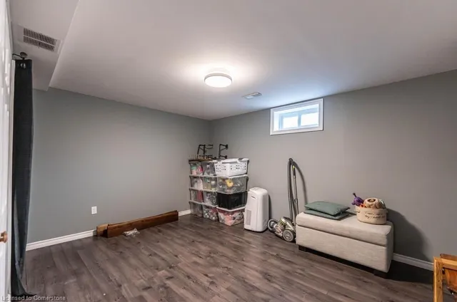 Additional image 29 of 14 Yorkdale Cres