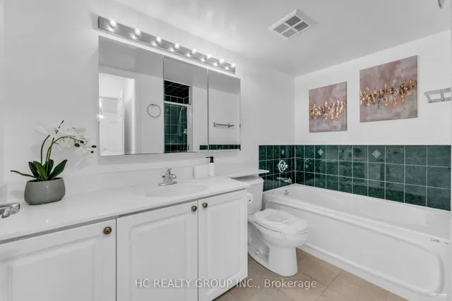 Additional image 16 of 889 Bay St Unit 1011