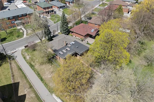 Additional image 48 of 33 Heathrow Dr