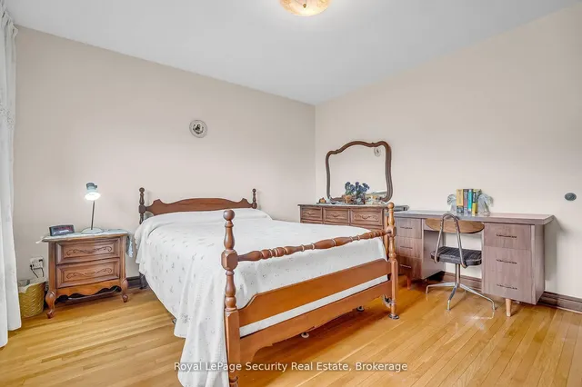 Additional image 30 of 27 Mulholland Ave