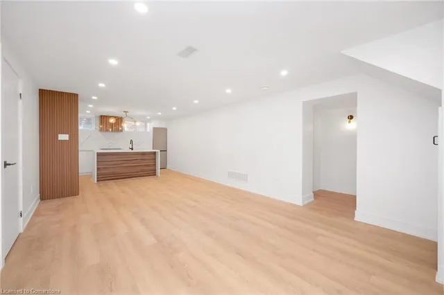 Additional image 5 of 39 Westminster Ave Unit Lower