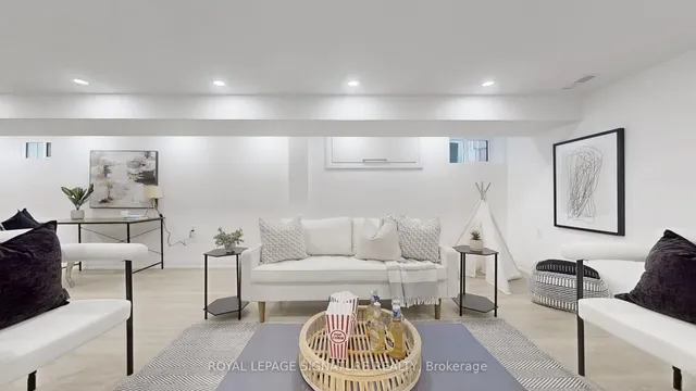 Additional image 20 of 914 Broadview Ave