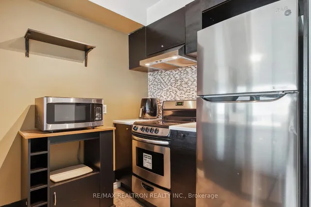 Additional image 13 of 36 Lee Centre Dr Unit 915