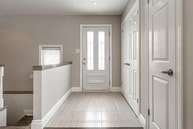 Additional image 5 of 18 MILES St