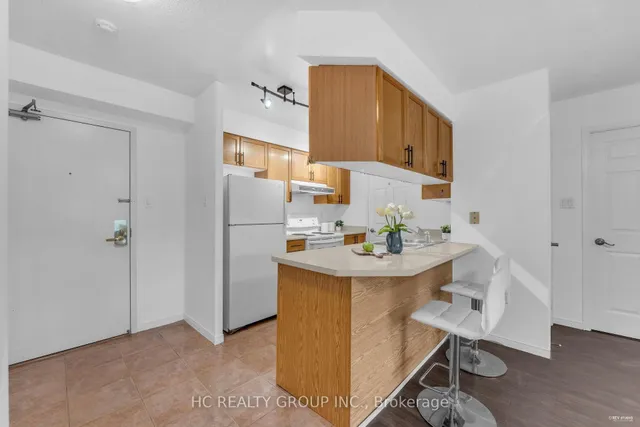 Additional image 5 of 889 Bay St Unit 1011