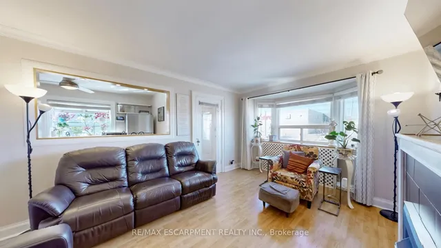 Additional image 12 of 527 Victoria Park Ave