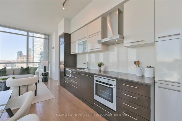 Additional image 11 of 770 Bay St Unit PH201