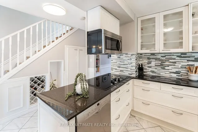 Additional image 28 of 33 Seneca Ave