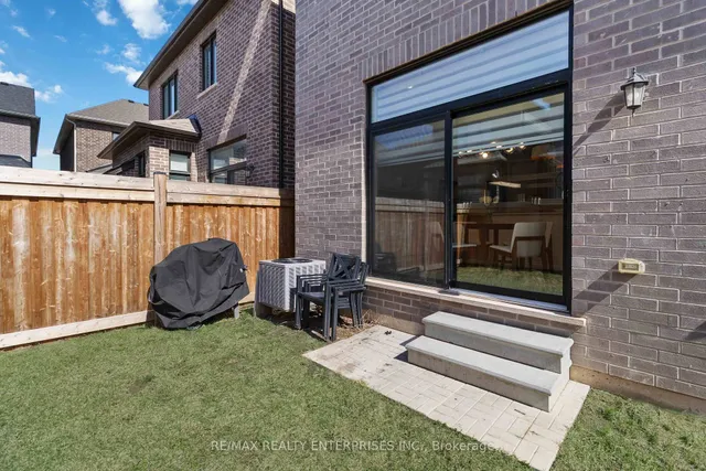 Additional image 48 of 1437 Lakeport Cres