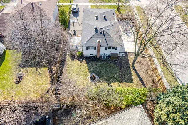 Additional image 33 of 8 Reigate Ave