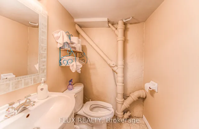 Additional image 24 of 744 Queen St