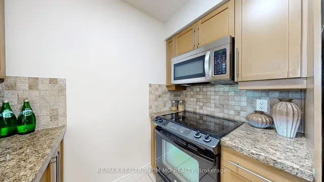 Additional image 19 of 25 Greenview Ave Unit 1915