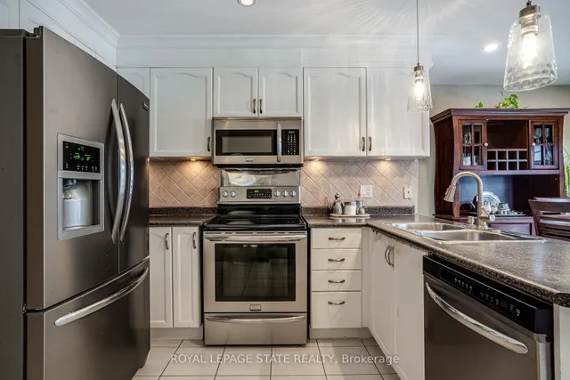 Additional image 13 of 19 Claudette Gate