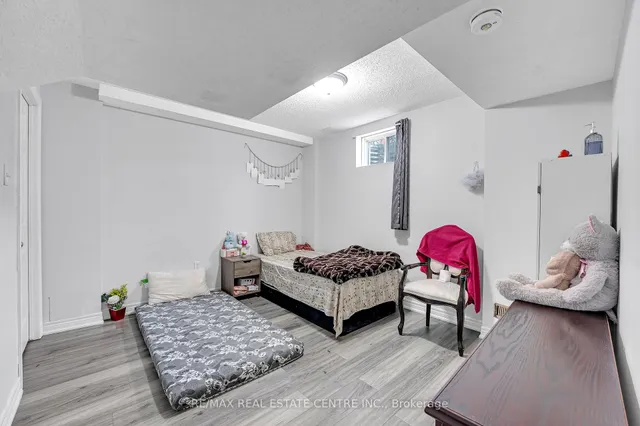 Additional image 41 of 26 Hefferon Crt