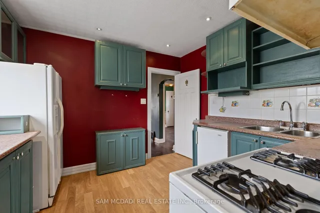 Additional image 14 of 319 Cosburn Ave