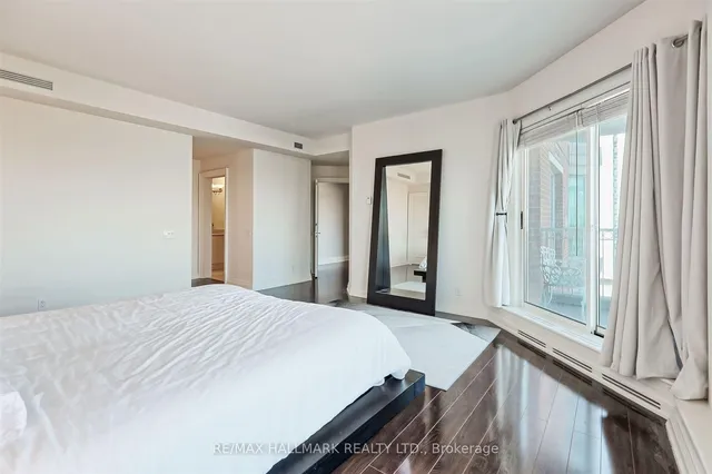 Additional image 30 of 38 Avenue Rd Unit 1201